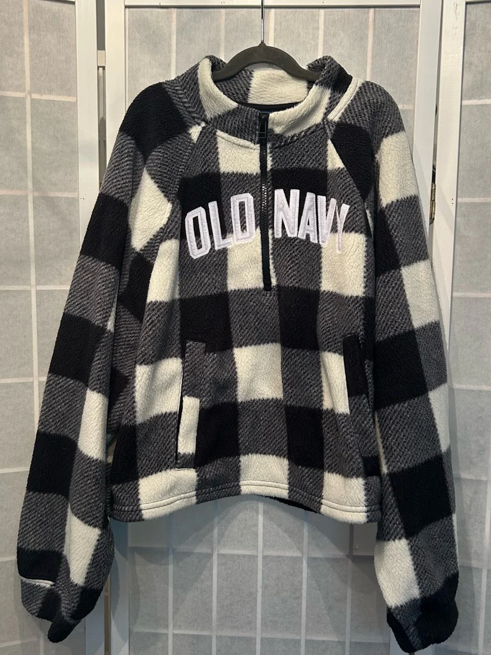 Old Navy Black and White Quarter Zip Fleece Sweatshirt with Logo Embroidery